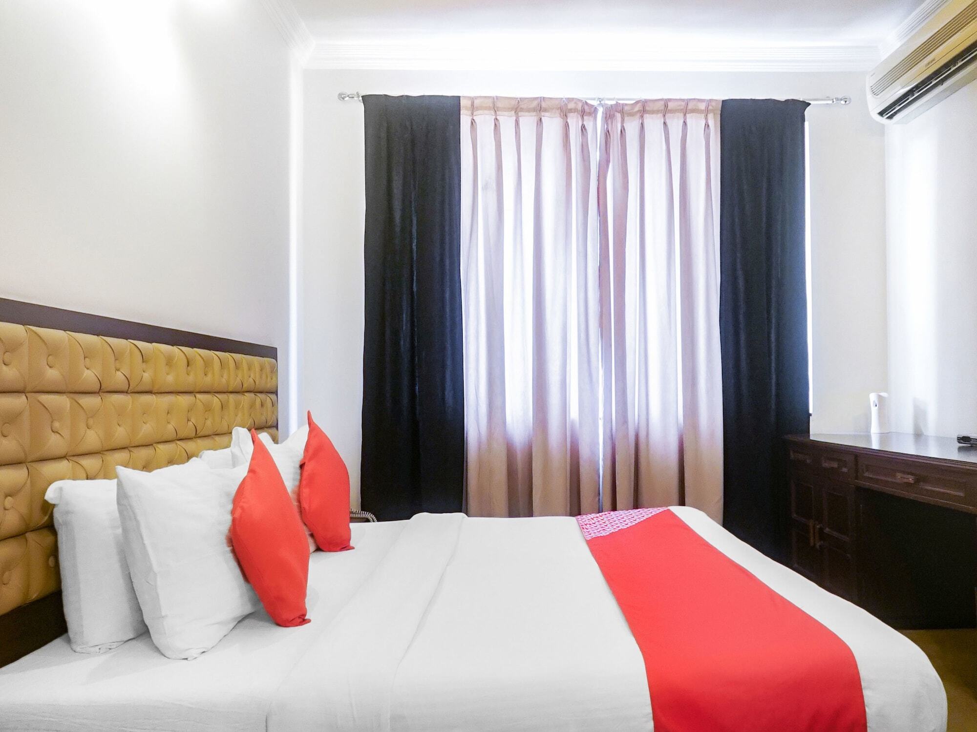 Oyo 14438 Bel Air Hotel 2*